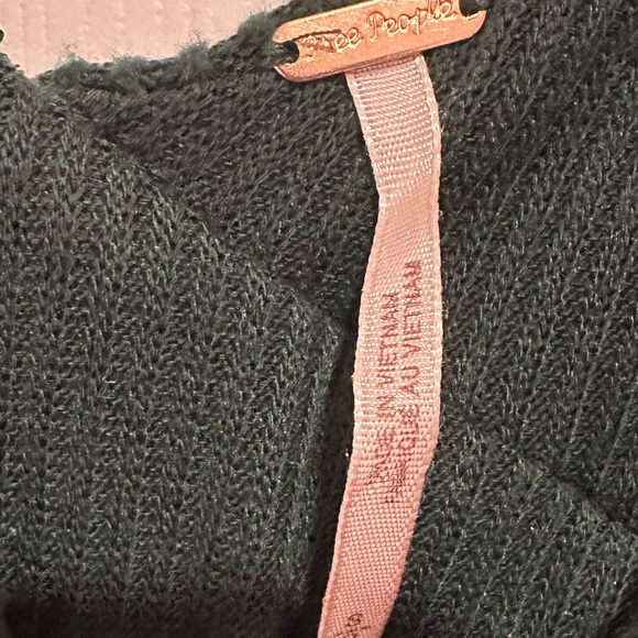 Free People Gorgeous Green Sweater size S. - Picture 3 of 4